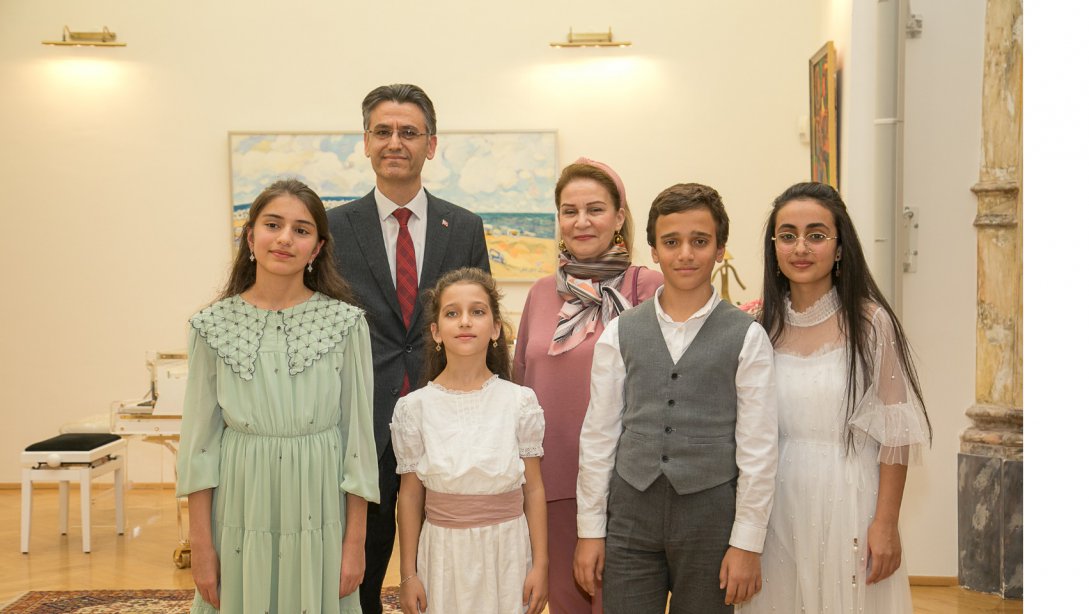 Eğitim Müşaviri Doç. Dr. Yusuf Yıldız, Viyana Azerbaycan Medeniyet Merkezi'nde Azerbaycanlı öğrencilerin verdiği piyano konserine katıldı.